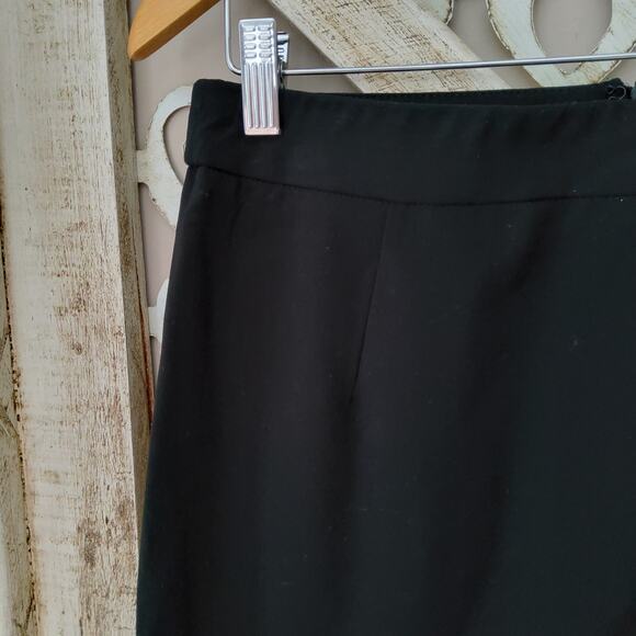Briggs Women's Petite Elastic Waist Back Zip A-Line Skirt in Black - Picture 2 of 4
